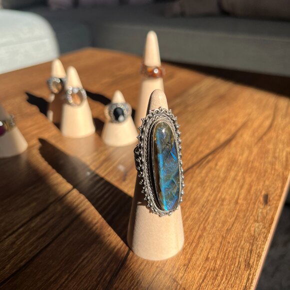 Enormous Labradorite ring - Picture 3 of 7